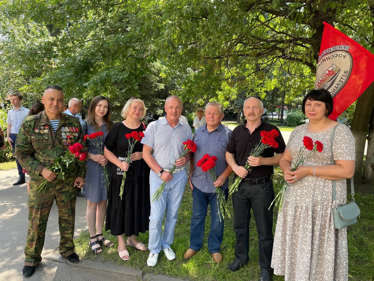 Участие активистов в возложении цветов к Монументу войнской и трудовой Славы