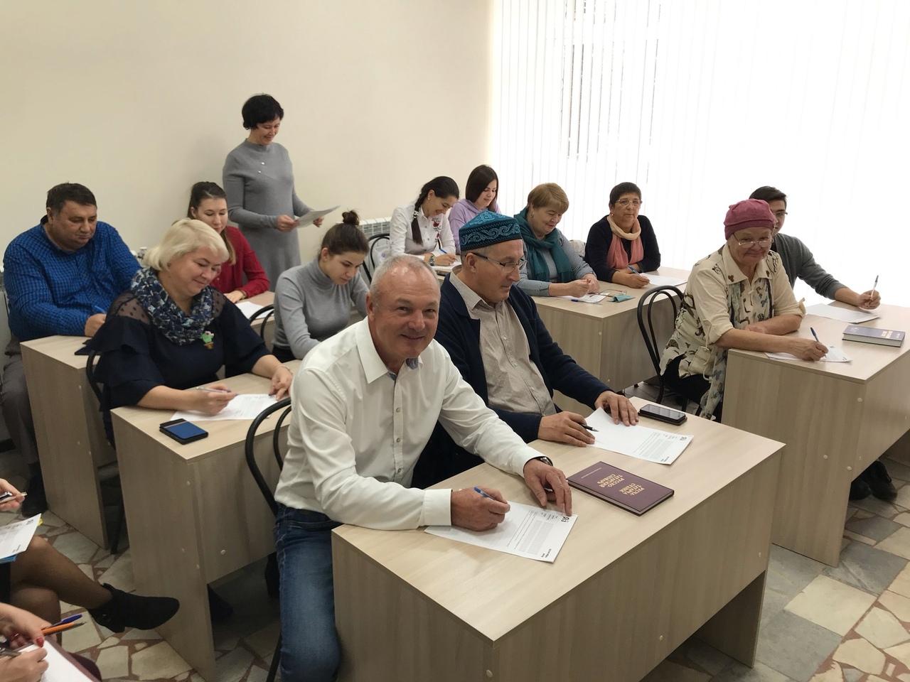 Пензада үз белемнәрен тикшереп карау максаты белән Татарча диктант яздылар!