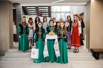 Сегодня татарская автономия проводит завершающее мероприятие образовательно-культурного марафона Наше единство - в многообразии - II Межрегиональный фестиваль Мост дружбы.